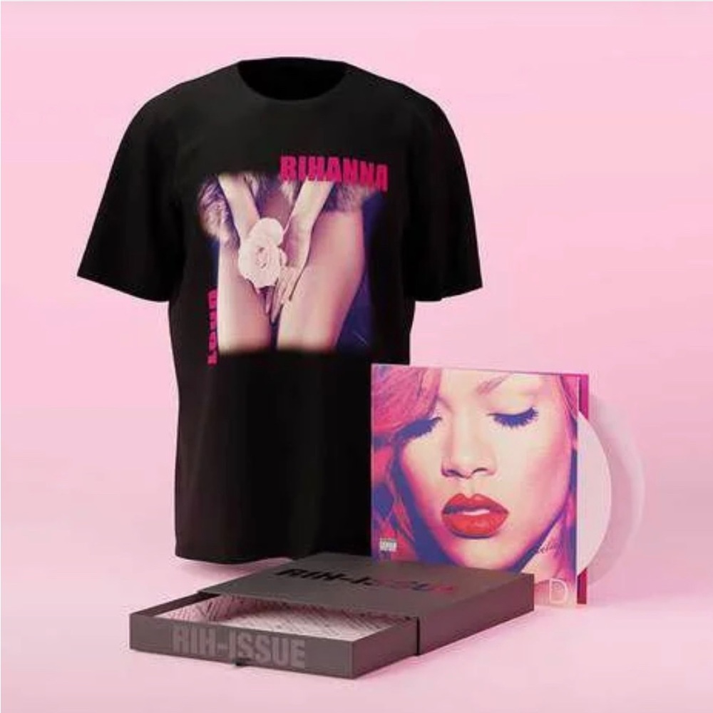 Rihanna - LOUD (RIH-ISSUE DELUXE EDITION + T-SHIRT]) Shirt Large. UNOPENED